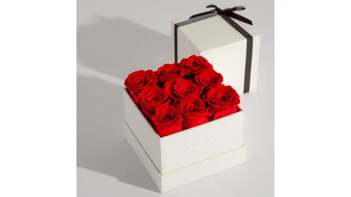 Fleur de Zen Forever Roses in a box